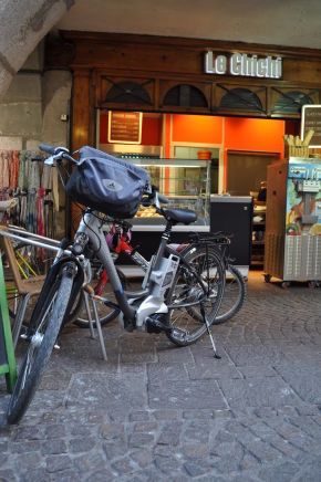 Vélo-shoping. "Bike and shoping"